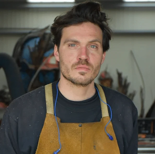 Julien Allègre dans son atelier