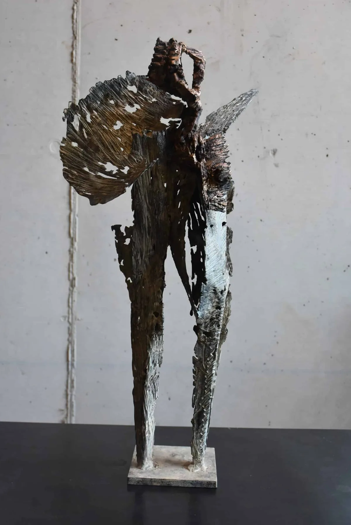 Sculpture en acier patiné à chaud de Julien Allègre : Être peau d'arbre de Julien Allègre
