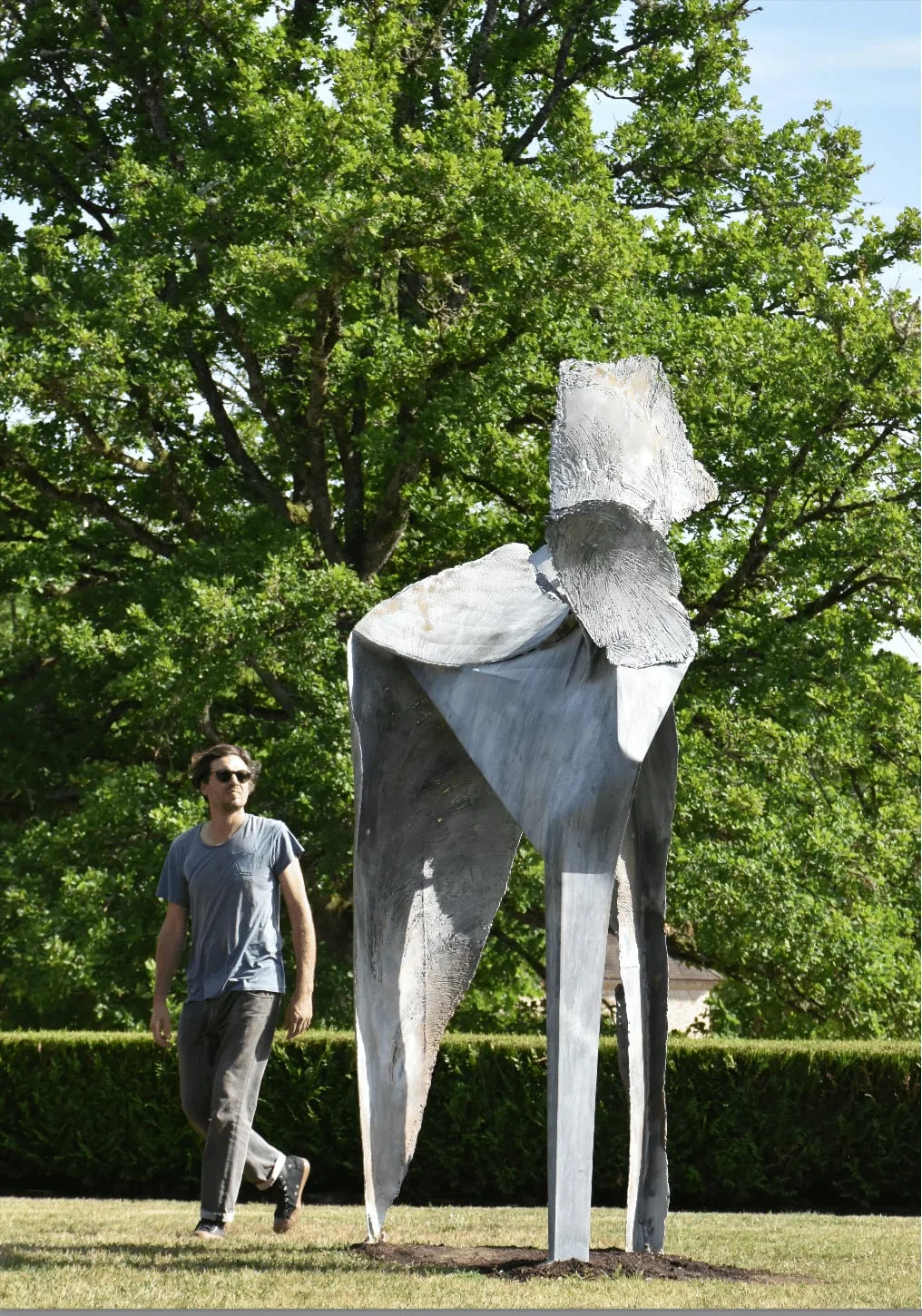 Sculpture monumentale unique, métallisation sur acier de Julien Allègre : Terre Givrée — Vue 2