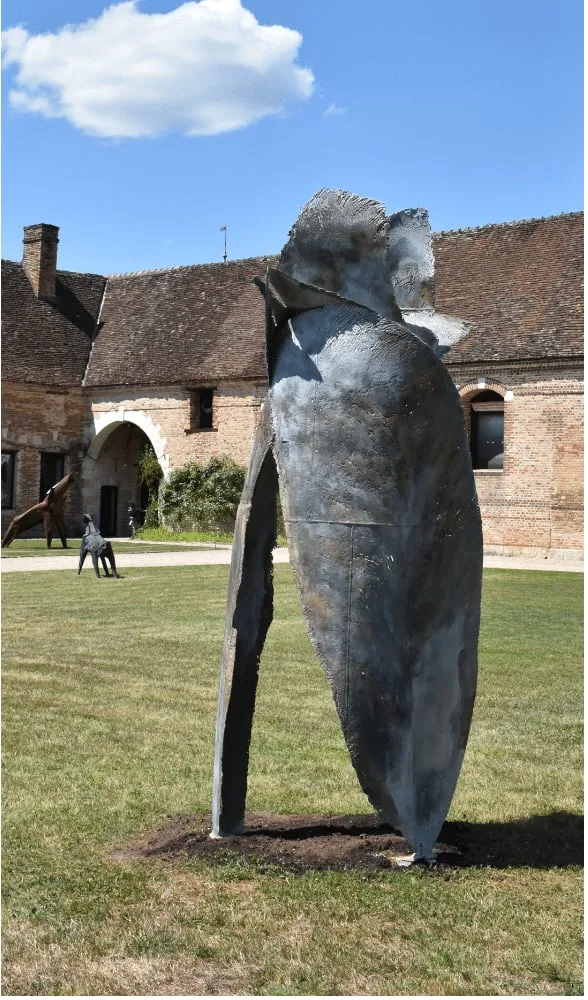 Sculpture monumentale unique, métallisation sur acier de Julien Allègre : Terre Givrée — Vue 3