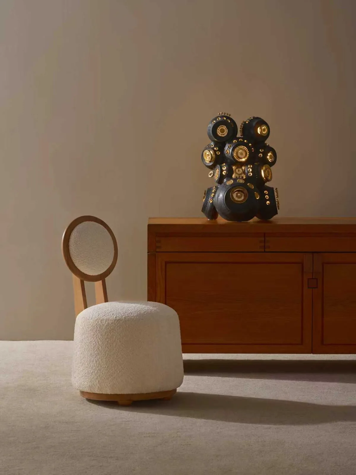 Fauteuil Pod (chêne massif et bronze), Vue 1