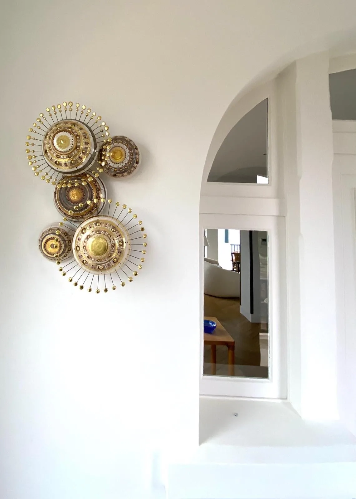 Ensemble d'appliques murales Sunshine en céramique émaillée brun, or et platine de Georges Pelletier de Georges Pelletier