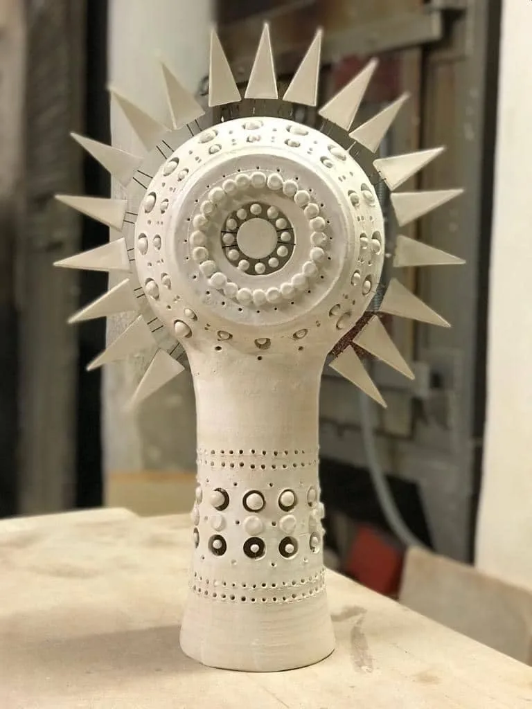 Lampe Soleil à piques de Georges Pelletier en céramique émaillée blanc — Vue 2