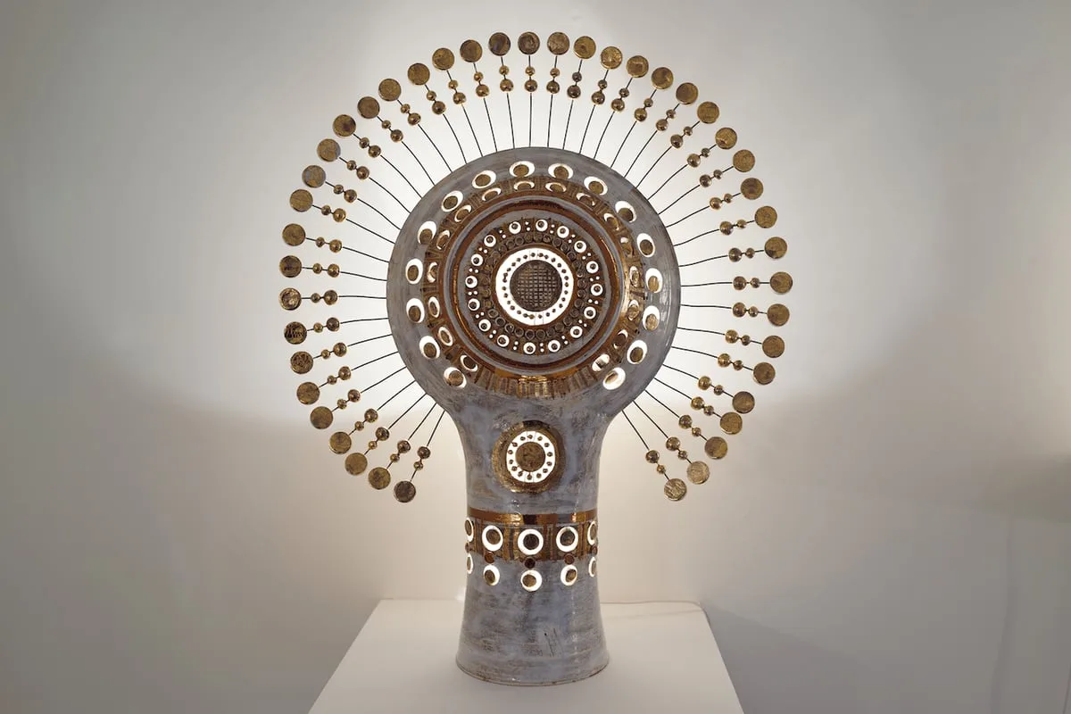 Lampe Soleil à tiges en céramique émaillée blanc, bronze et or de Georges Pelletier de Georges Pelletier