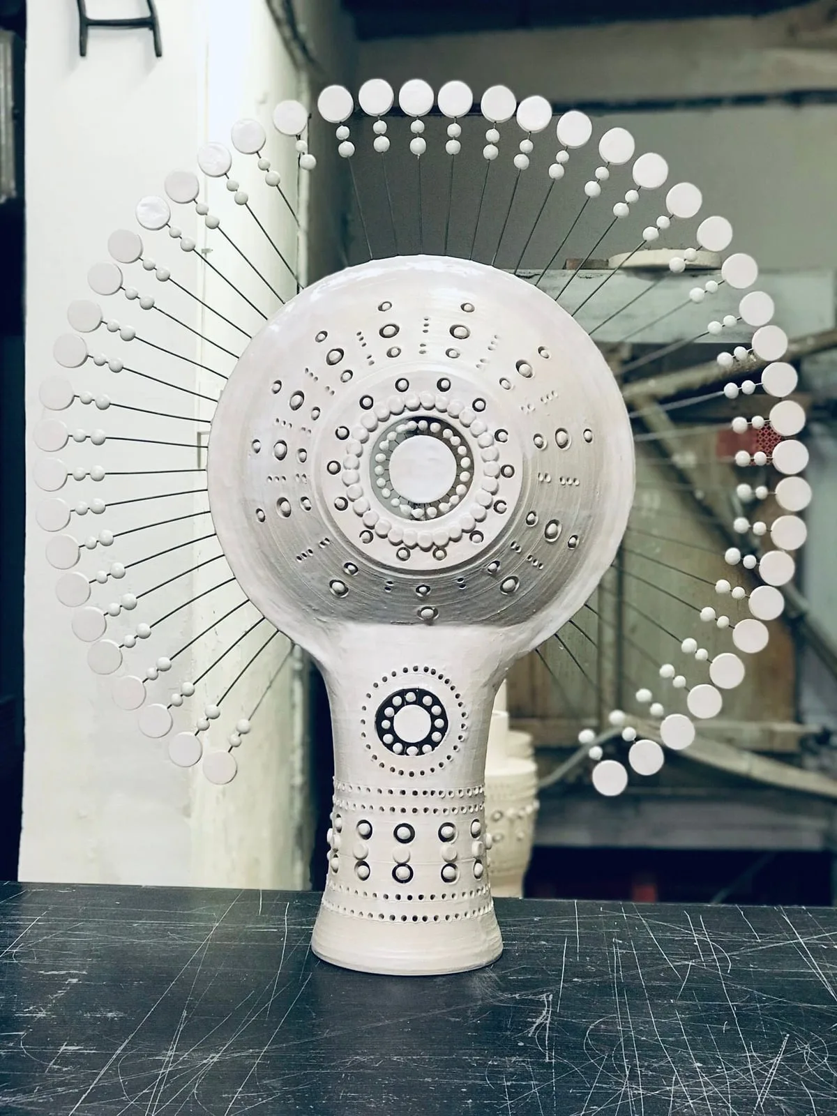 Lampe Soleil de Georges Pelletier en céramique émaillée blanc de Georges Pelletier