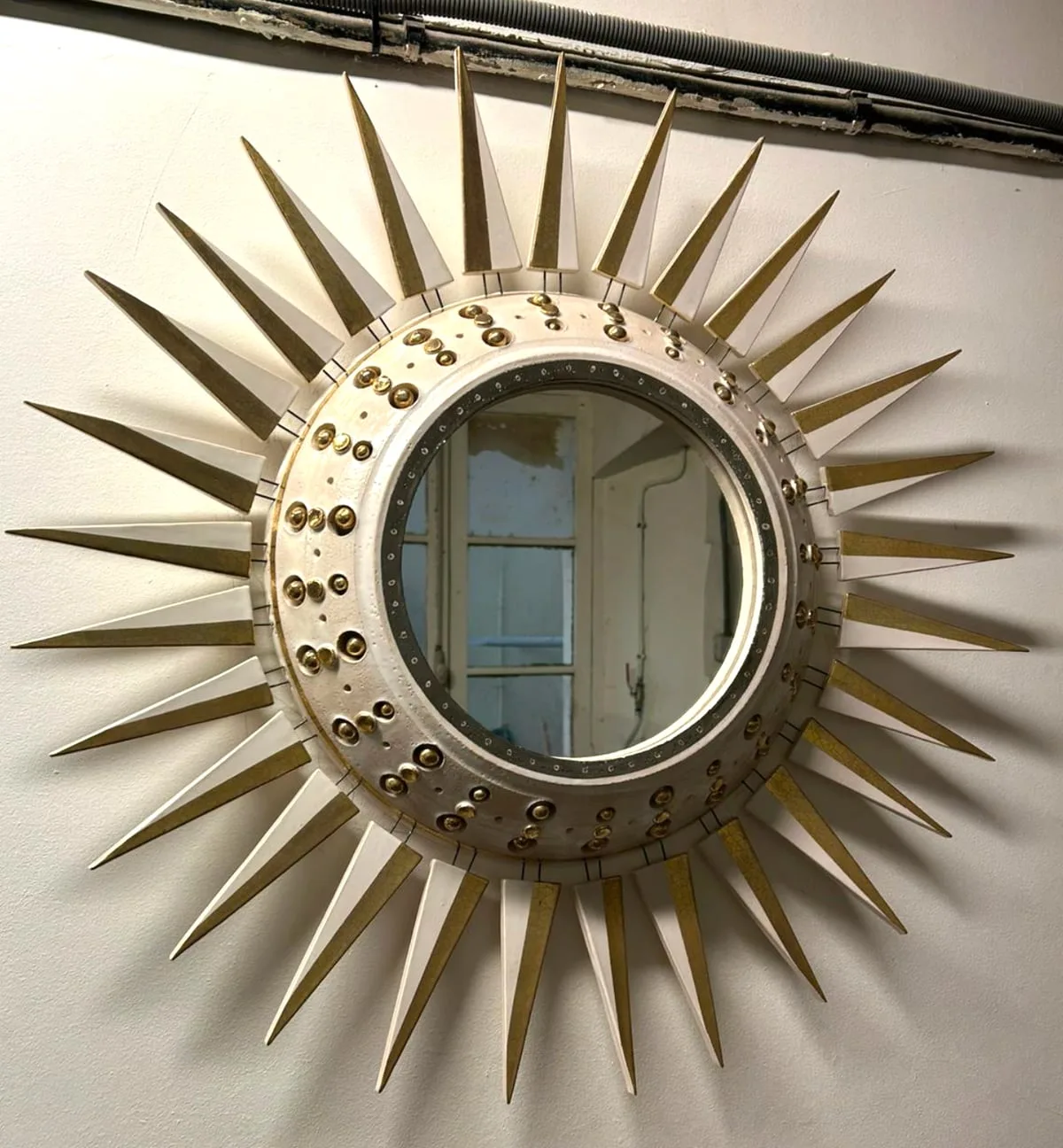 Miroir Soleil en céramique blanc et or de Georges Pelletier — Vue 2