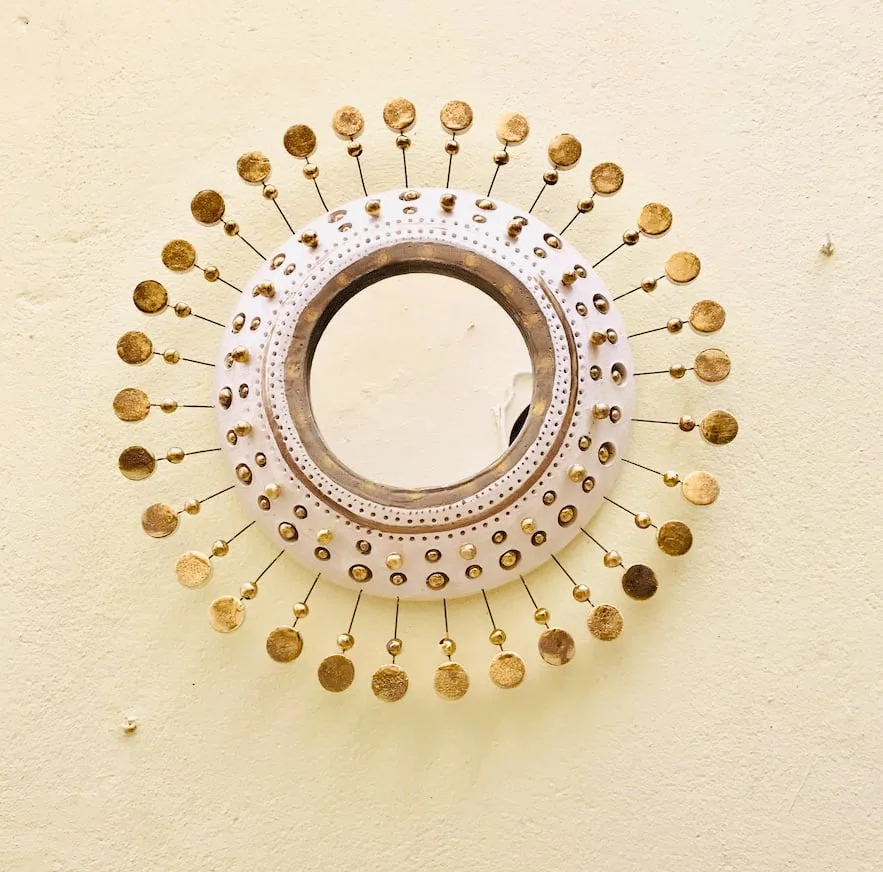 Miroir Soleil en céramique blanc et or de Georges Pelletier — Vue 2