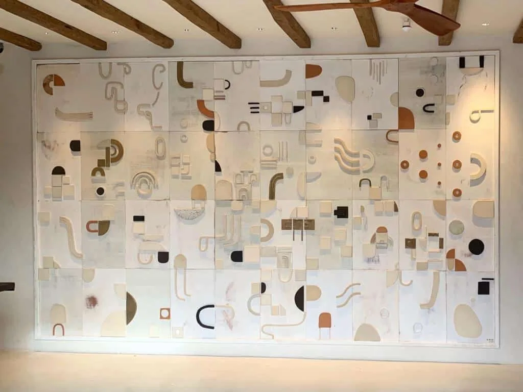 Eléments 1 - Bas relief monumental bois et céramique de Natalie Rich