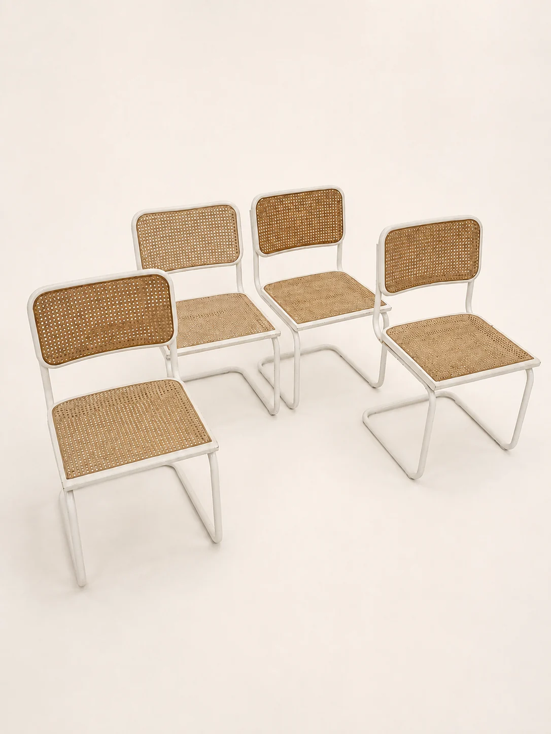 4 chaises Cesca Breuer · Vue 1